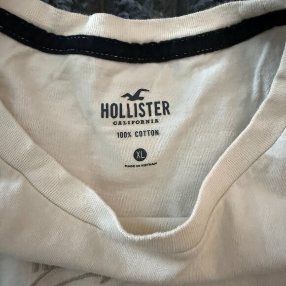 Hollister Hemmed T-Shirt - Picture 2 of 3